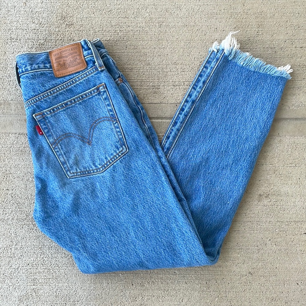 Levi’s Premium Wedgie Distressed High Rise Raw Hem Denim Jeans Size 26